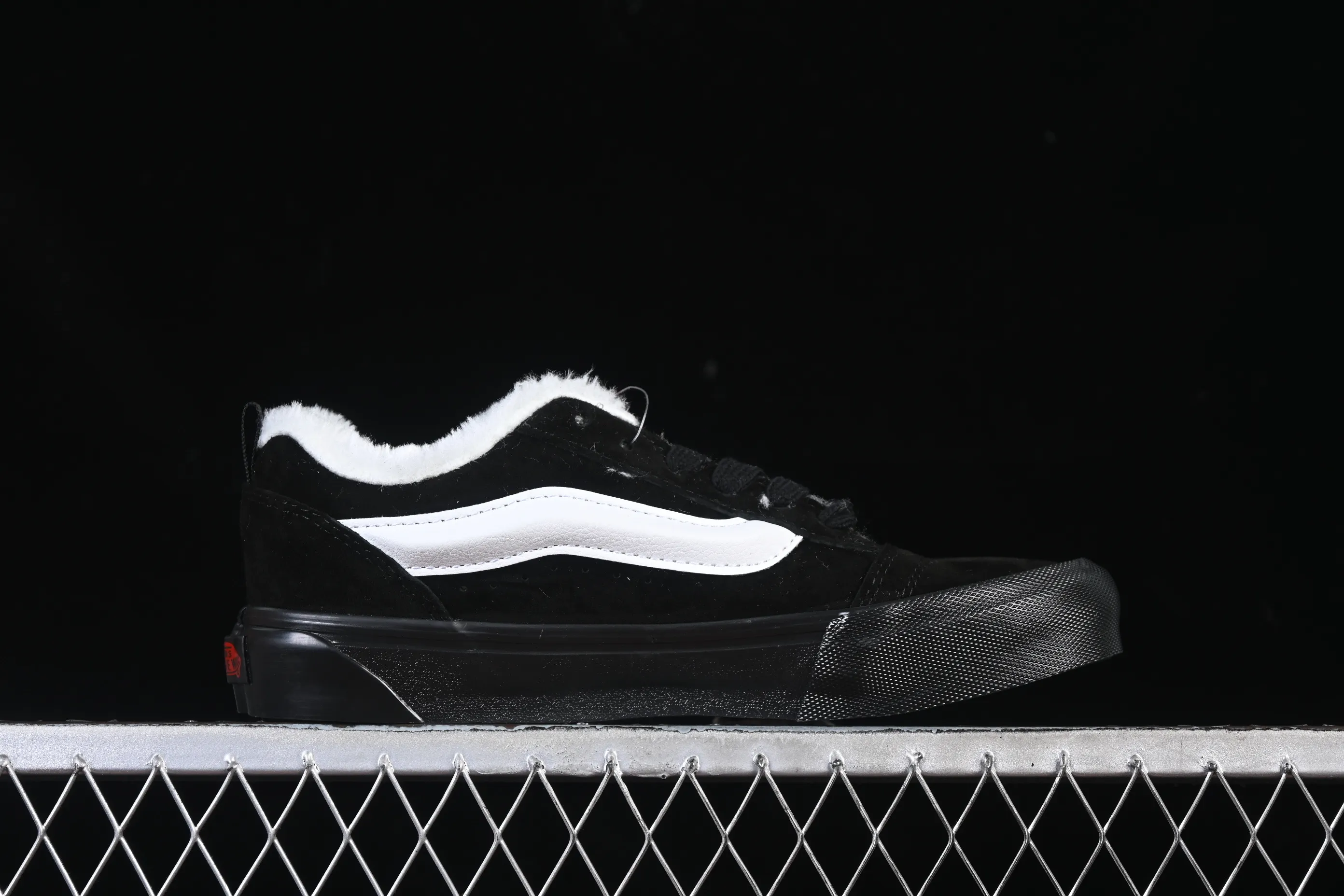 All categories Vans Vans series Vans Low Vans low-top Vans Knu Skool Vans plus velvet low-top casual skateboard shoes VN0009QCBMA